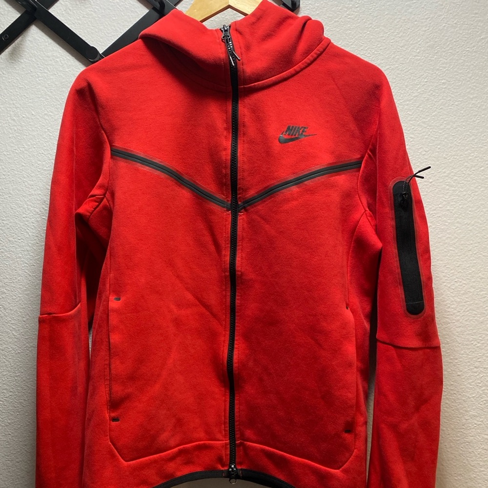 Nike tech